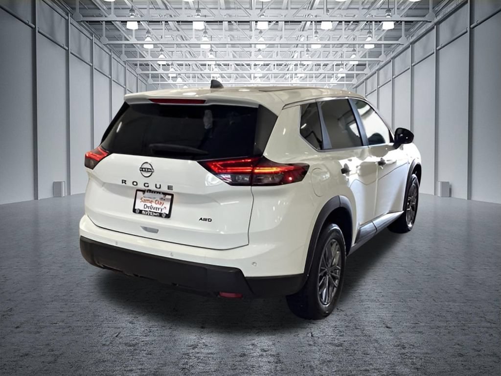 Used 2024 Nissan Rogue S AWD/4WD image 5