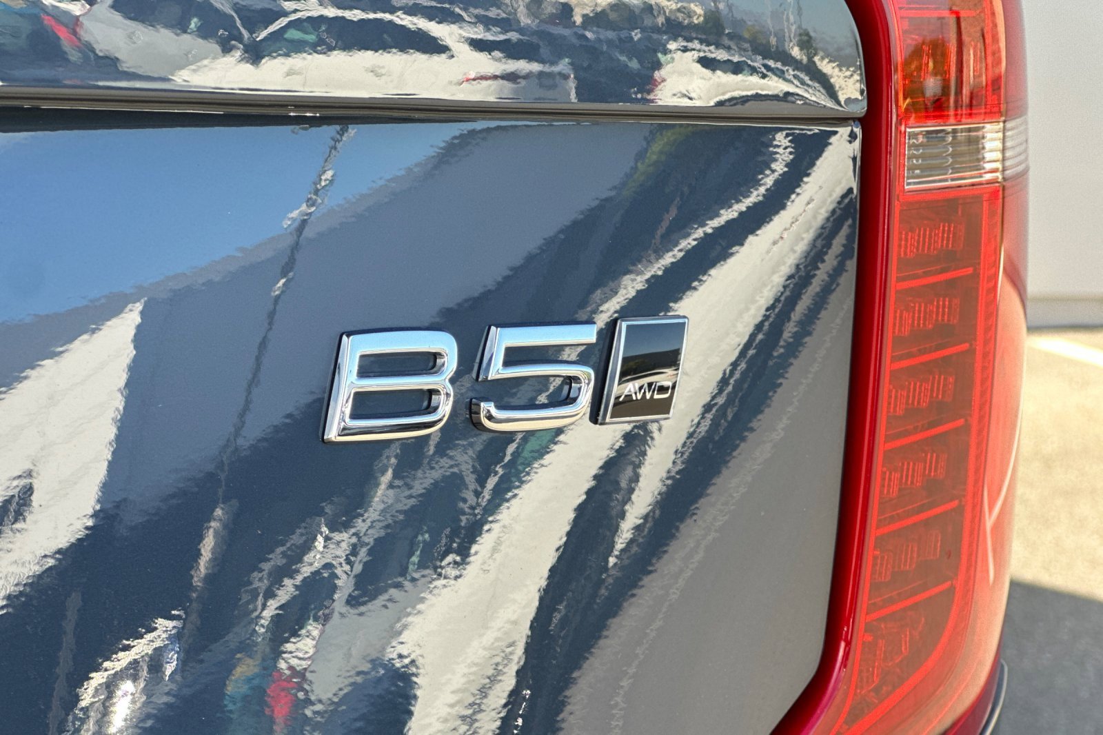 Certified 2025 Volvo XC90 B5 Core w/ Protection Package Premier image 34