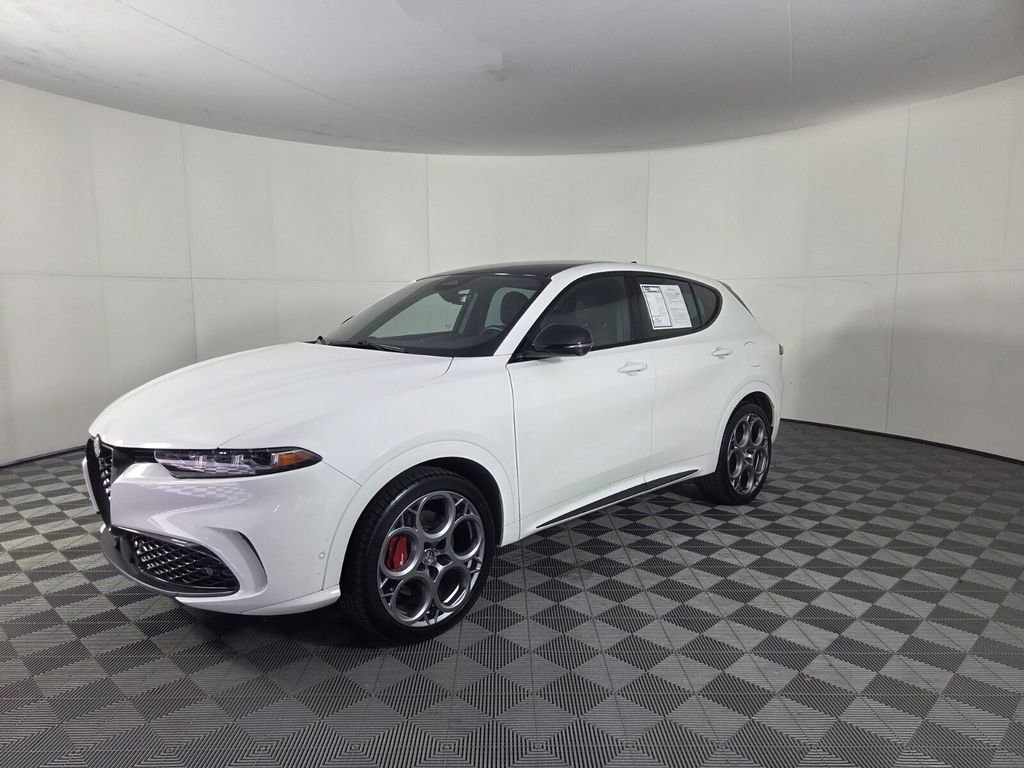 Used 2025 Alfa Romeo Tonale Tributo Italiano AWD/4WD image 4