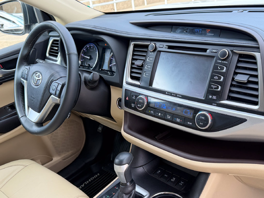 Used 2016 Toyota Highlander XLE AWD/4WD image 14