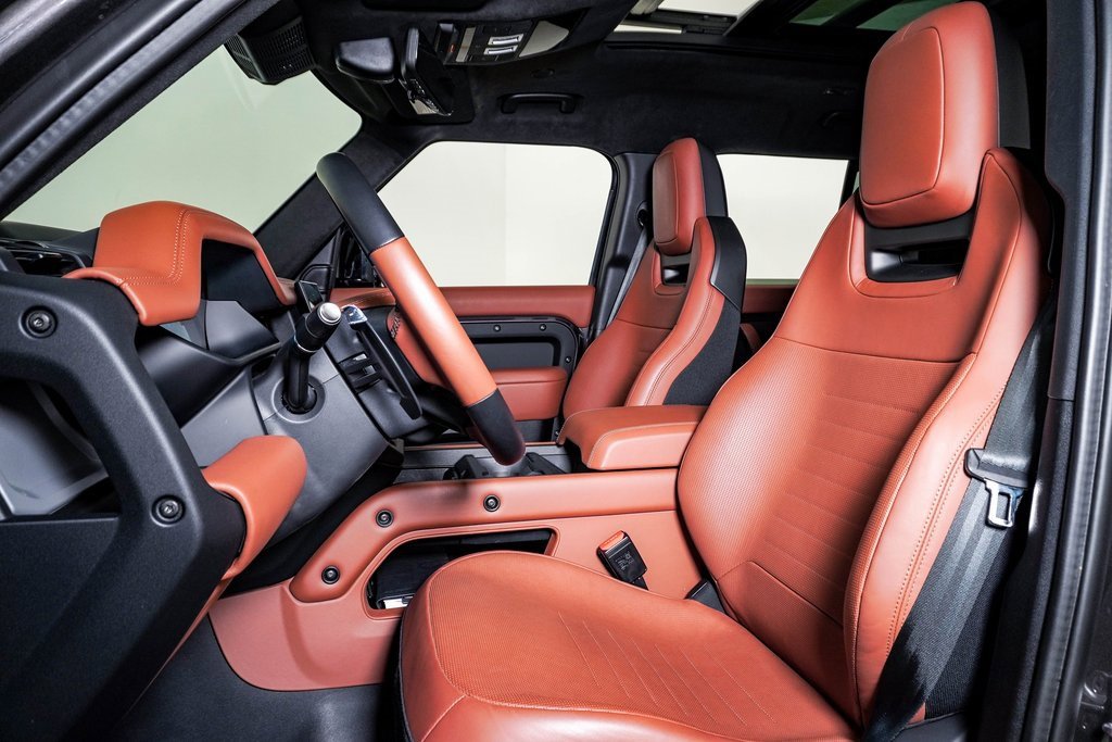 Used 2025 Land Rover Defender 110 image 18