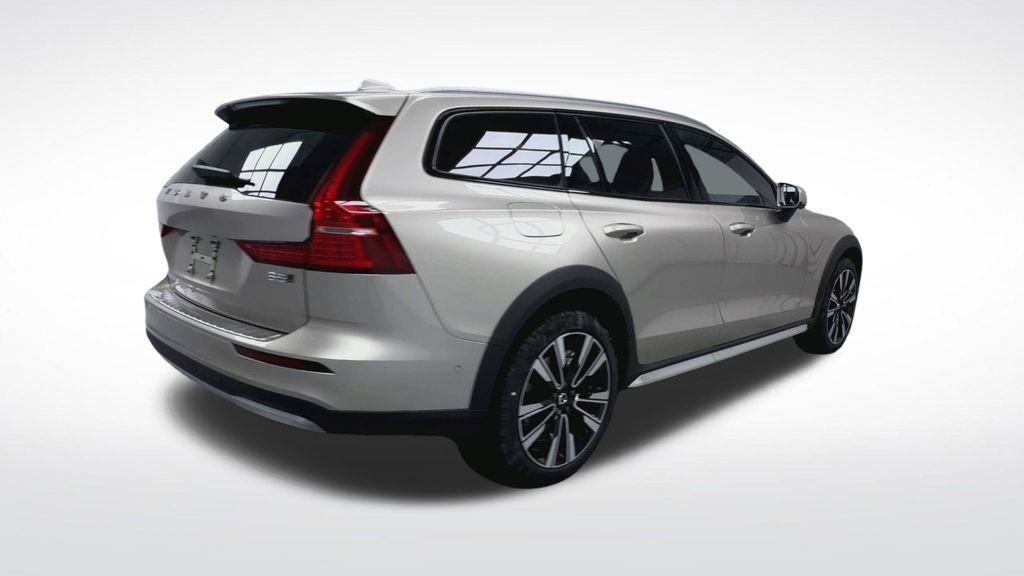 New 2026 Volvo V60 B5 Cross Country Ultra w/ Protection Package Premier image 22
