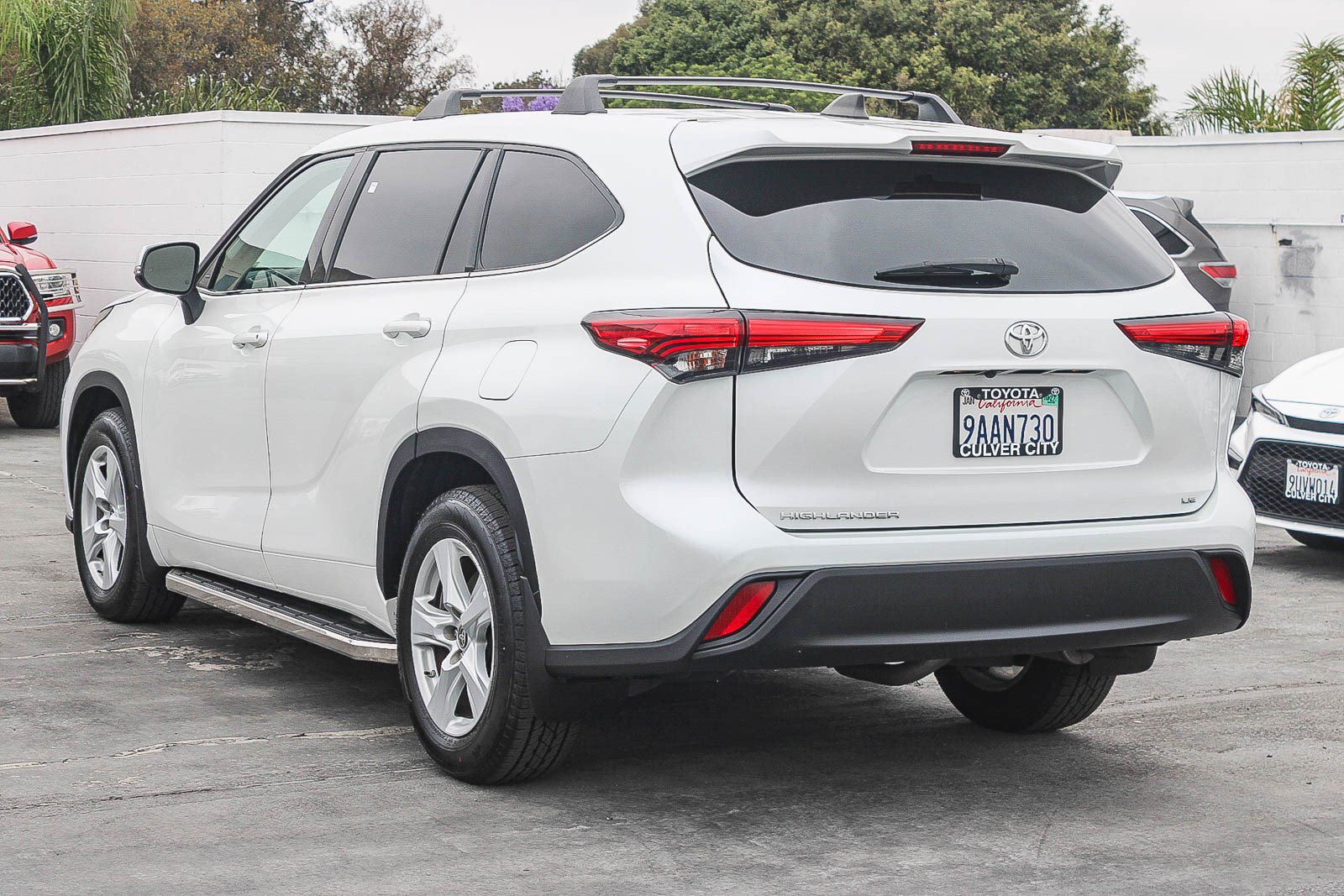 Used 2022 Toyota Highlander LE FWD image 7