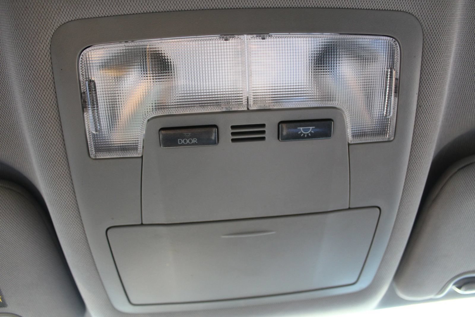Used 2016 Toyota Highlander LE FWD image 27