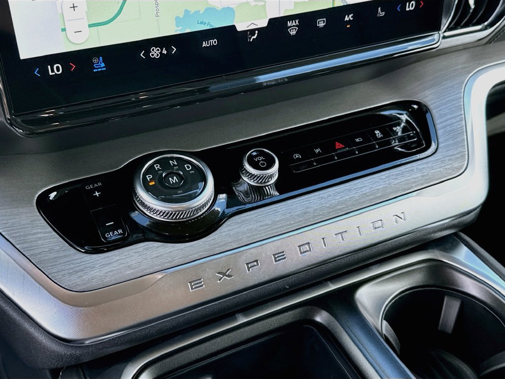New 2027 Ford Expedition Platinum RWD image 17