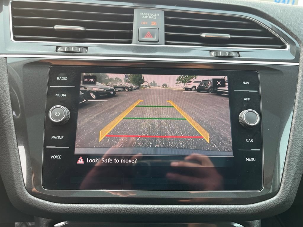 Used 2018 Volkswagen Tiguan SEL AWD/4WD image 19
