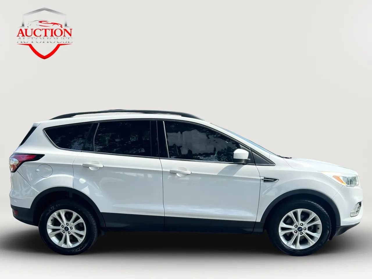 Used 2018 Ford Escape SE FWD image 4