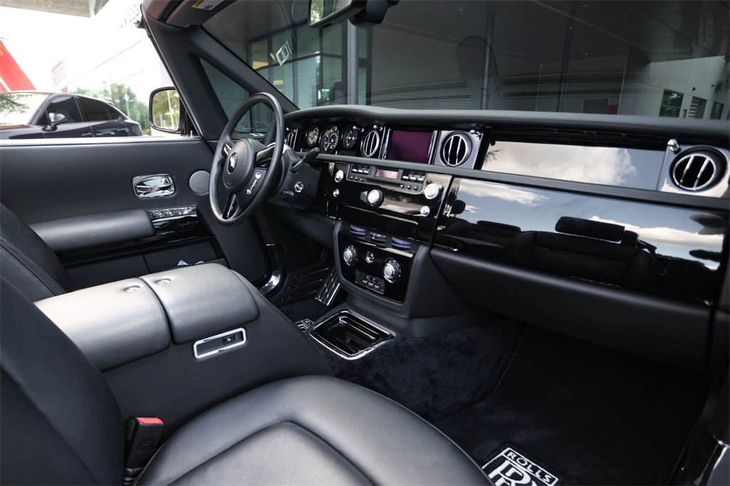 Used 2010 Rolls-Royce Phantom Drophead Coupe image 40