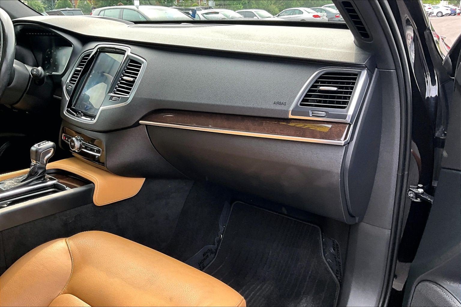 Used 2019 Volvo XC90 T6 Momentum w/ Advanced Package AWD/4WD image 14