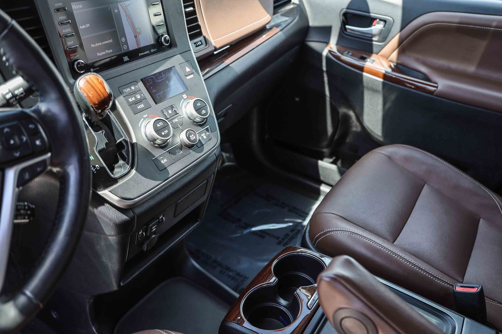 Certified 2020 Toyota Sienna Limited w/ Preferred Accessory Package FWD image 19