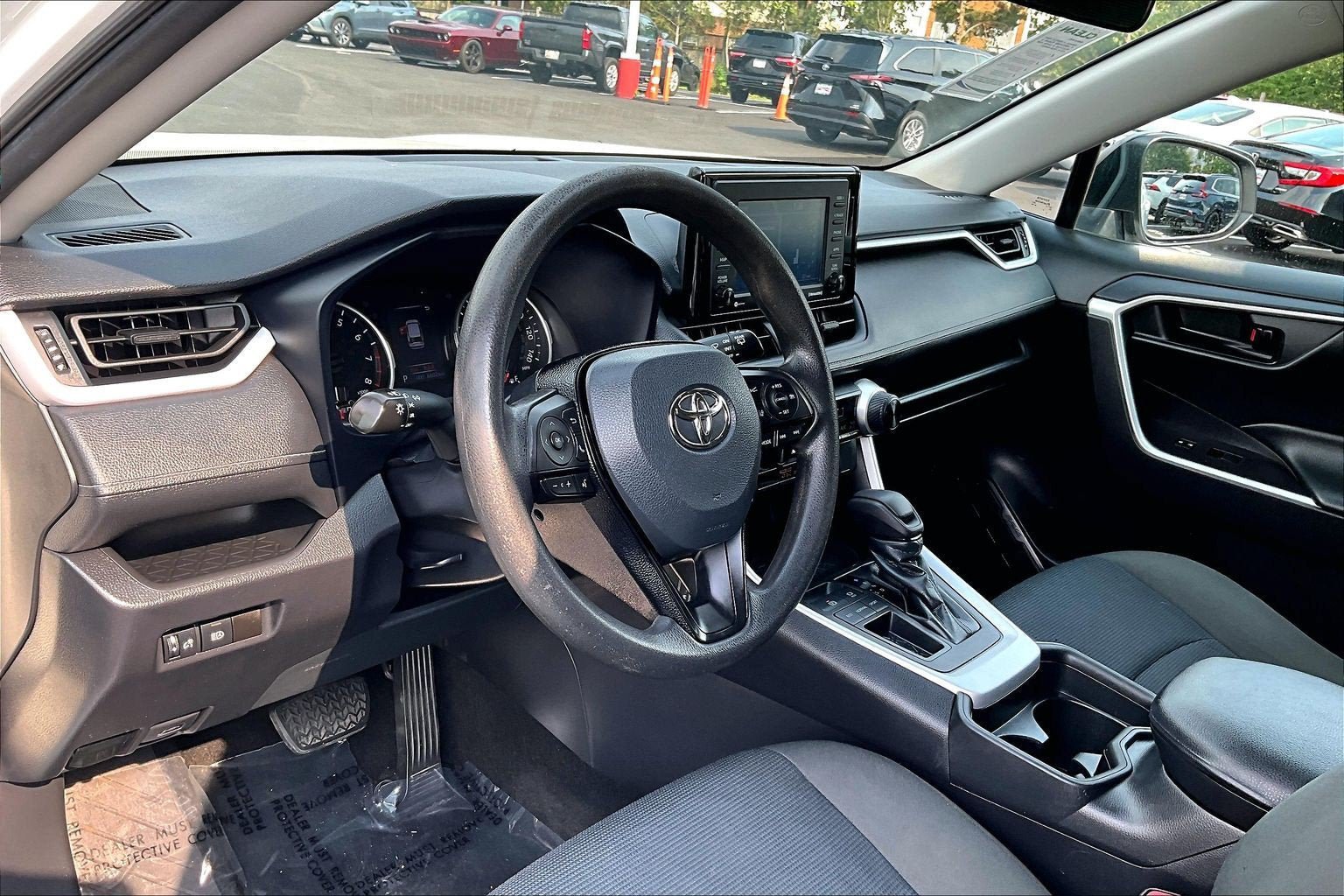 Used 2021 Toyota RAV4 LE FWD image 13