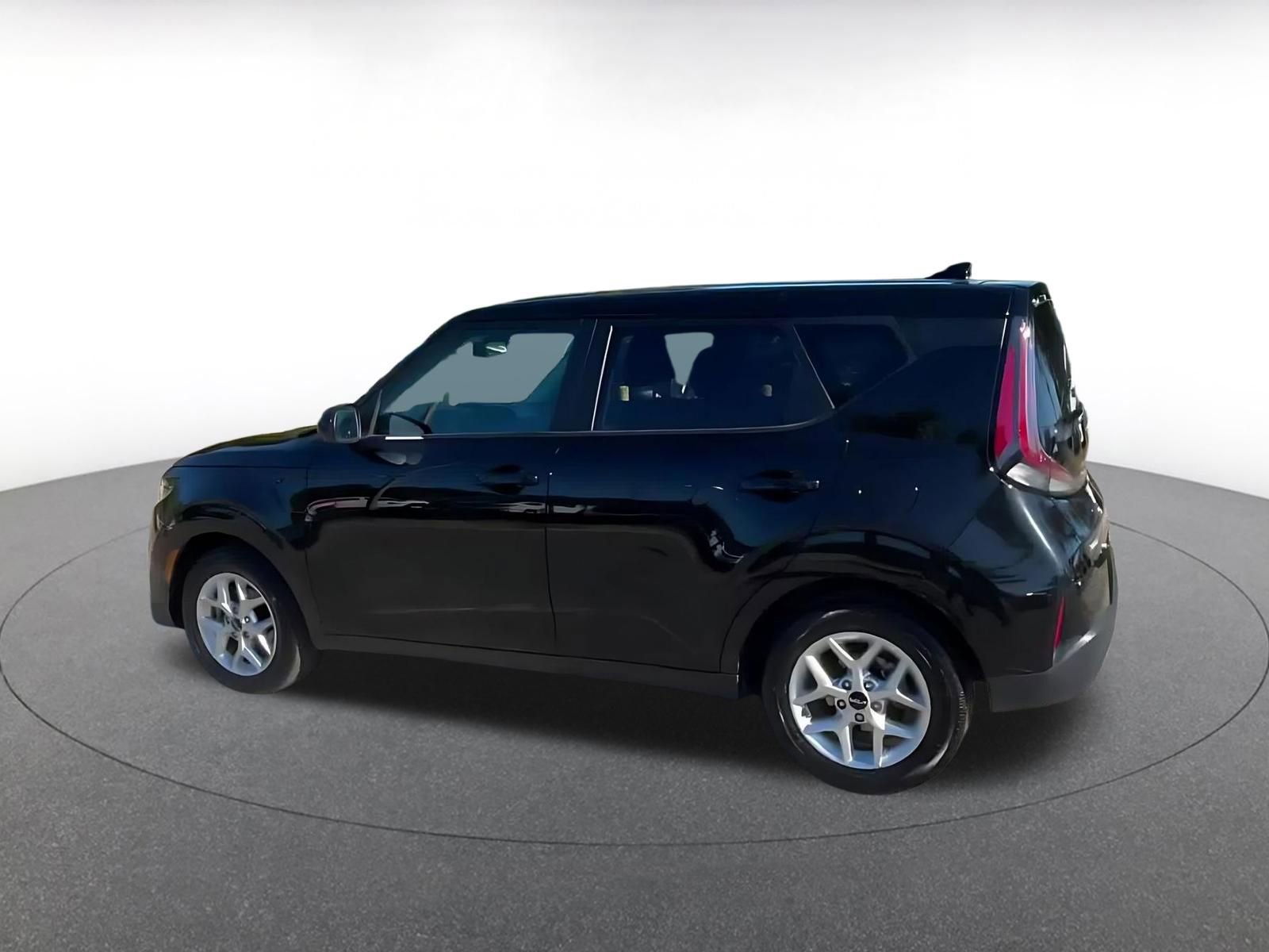 Used 2025 Kia Soul LX w/ LX Technology Package image 10