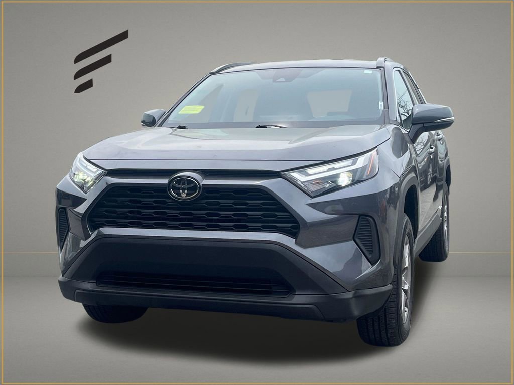 Used 2025 Toyota RAV4 XLE AWD/4WD image 1