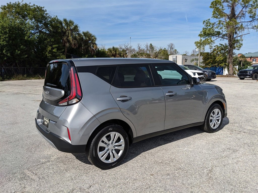 Certified 2025 Kia Soul LX image 9