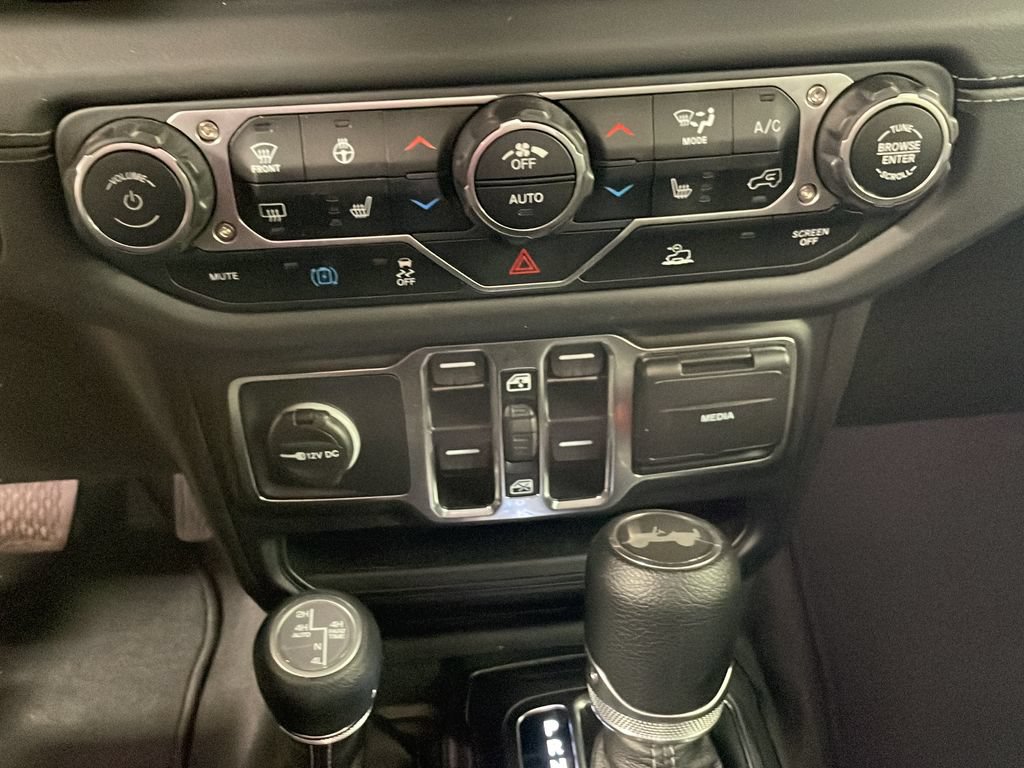 Certified 2025 Jeep Wrangler Unlimited Sahara AWD/4WD image 17