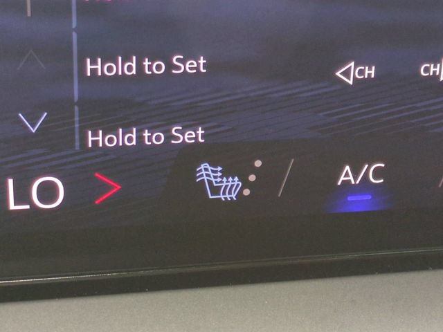 Used 2024 Chevrolet Traverse LT w/ Midnight/Sport Edition FWD image 28