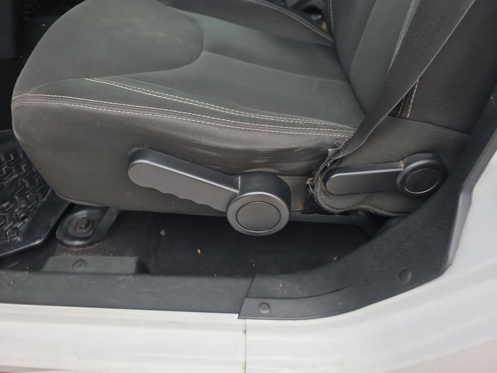 Used 2017 Jeep Wrangler Unlimited Rubicon w/ Connectivity Group image 13