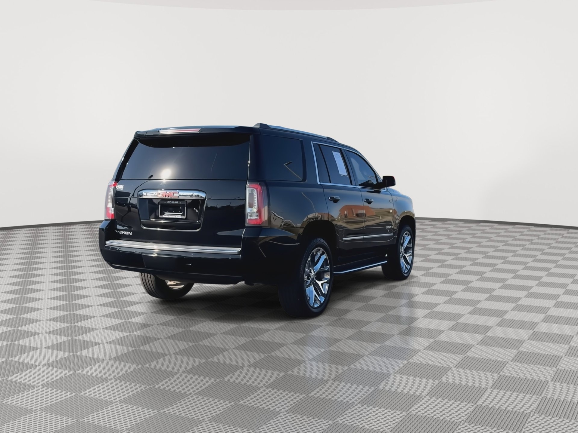 Used 2018 GMC Yukon Denali w/ Open Road Package AWD/4WD image 8