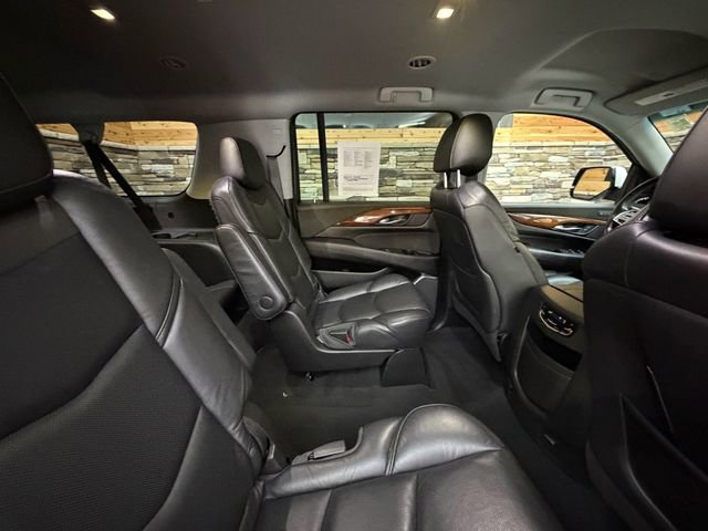 Used 2019 Cadillac Escalade ESV 4WD image 30