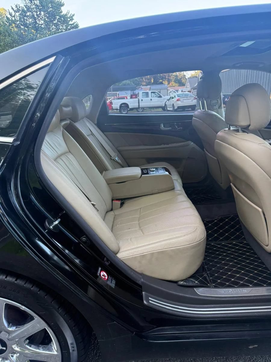 Used 2012 Hyundai Equus Signature RWD image 23