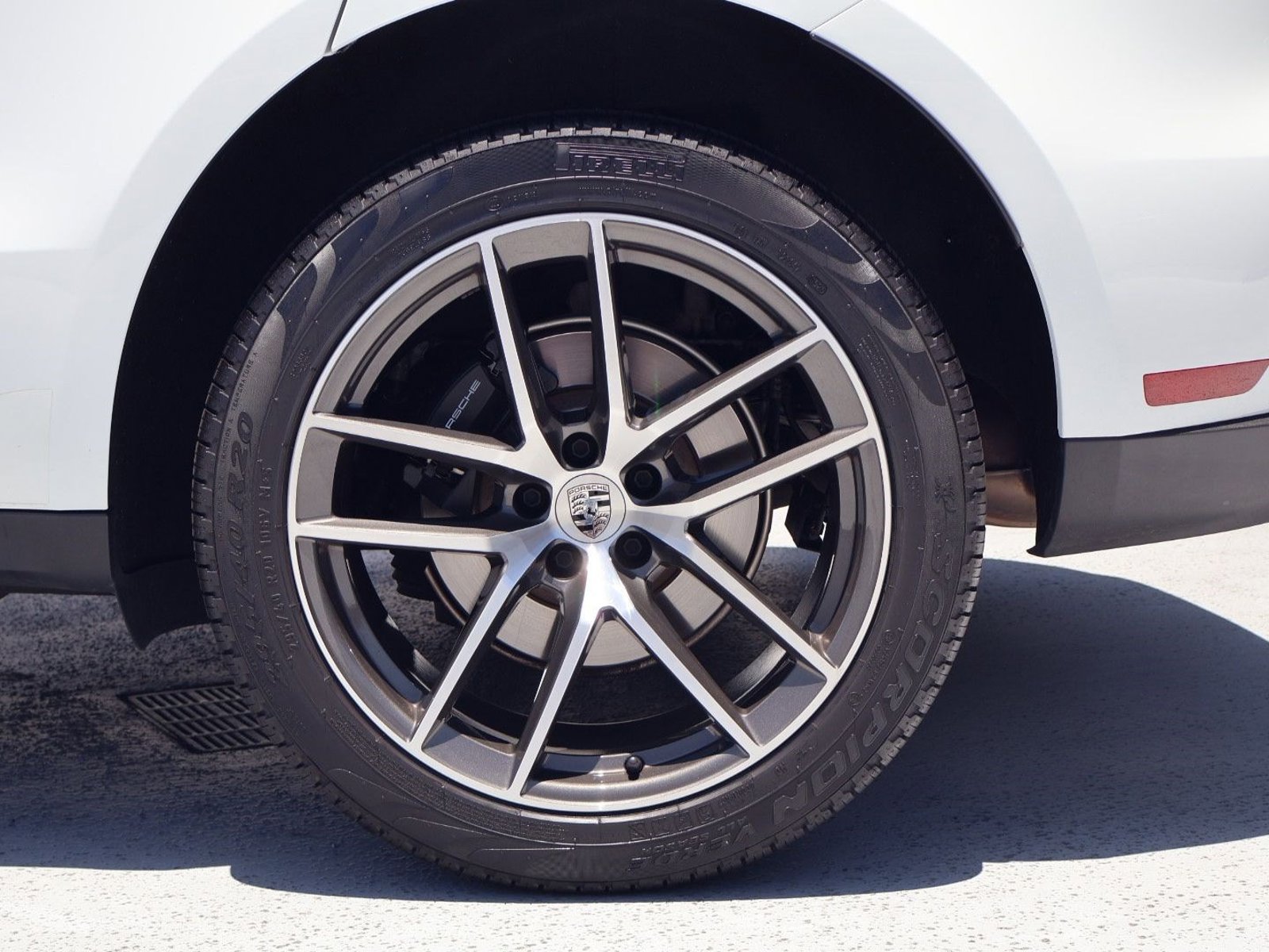 Certified 2025 Porsche Macan AWD/4WD image 27