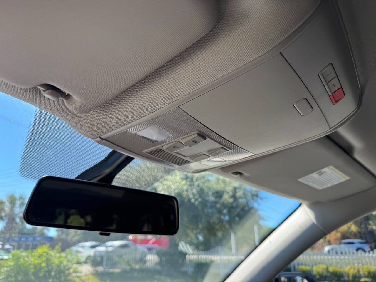Used 2018 Volkswagen Atlas SE FWD image 23