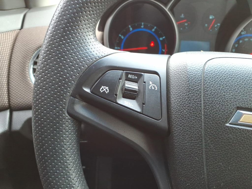 Used 2016 Chevrolet Cruze LT FWD image 18