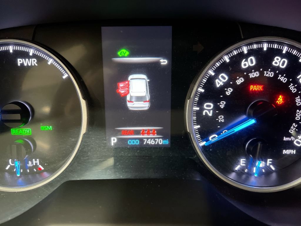 Used 2022 Toyota RAV4 XLE AWD/4WD image 13