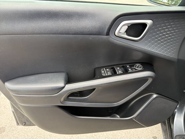 Used 2020 Kia Soul S FWD image 16