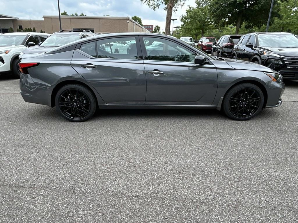 New 2026 Nissan Altima 2.5 SR w/ SR Midnight Edition Package AWD/4WD image 8