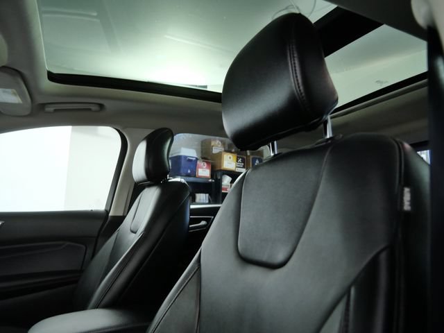 Certified 2018 Ford Edge Titanium w/ Technology Package AWD/4WD image 17