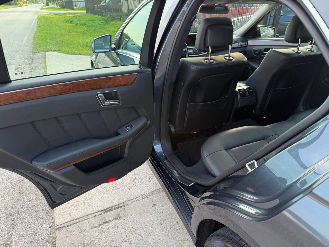 Used 2011 Mercedes-Benz E 350 BlueTEC Sedan image 16