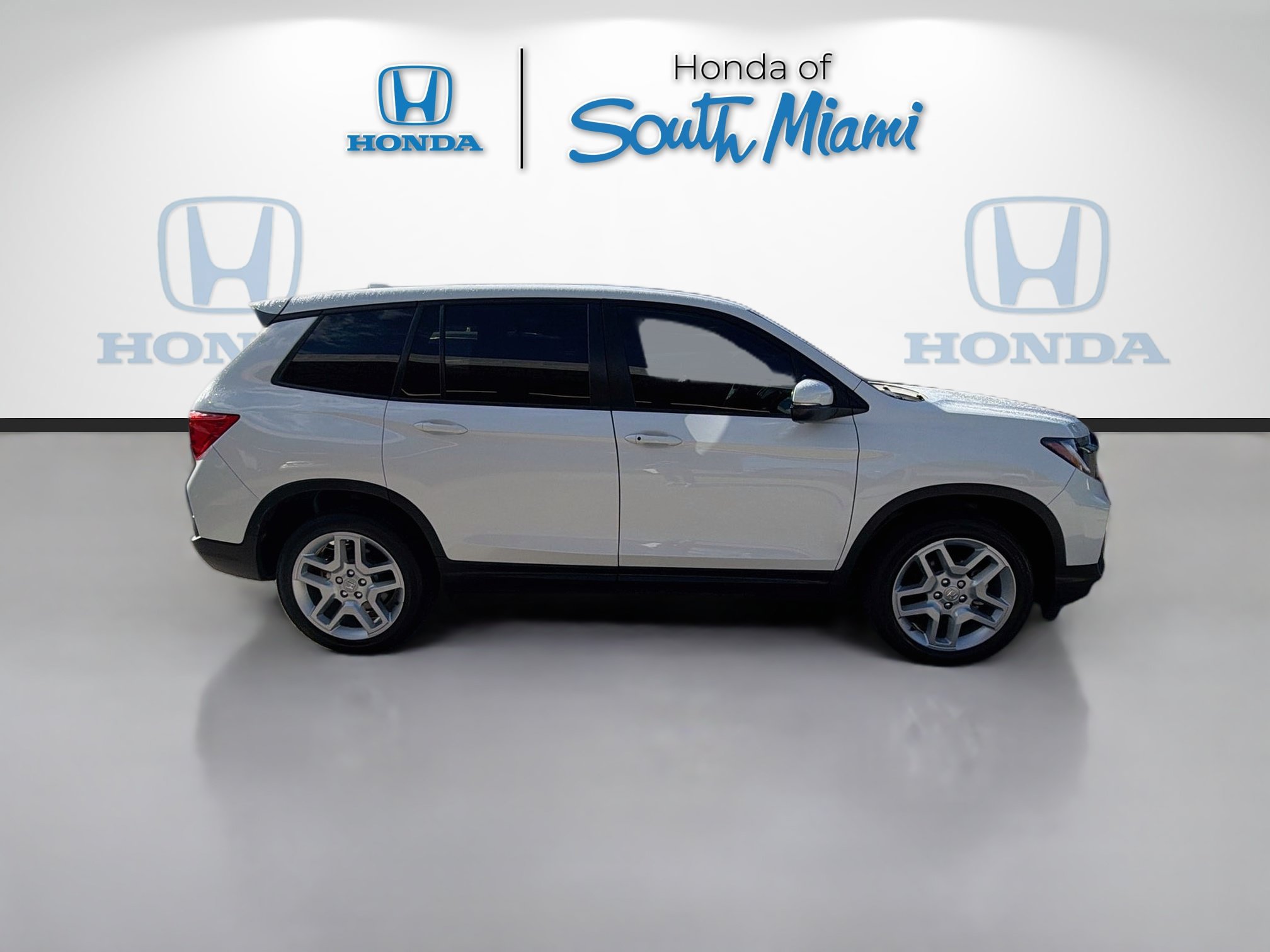 Certified 2025 Honda Passport EX-L image 8