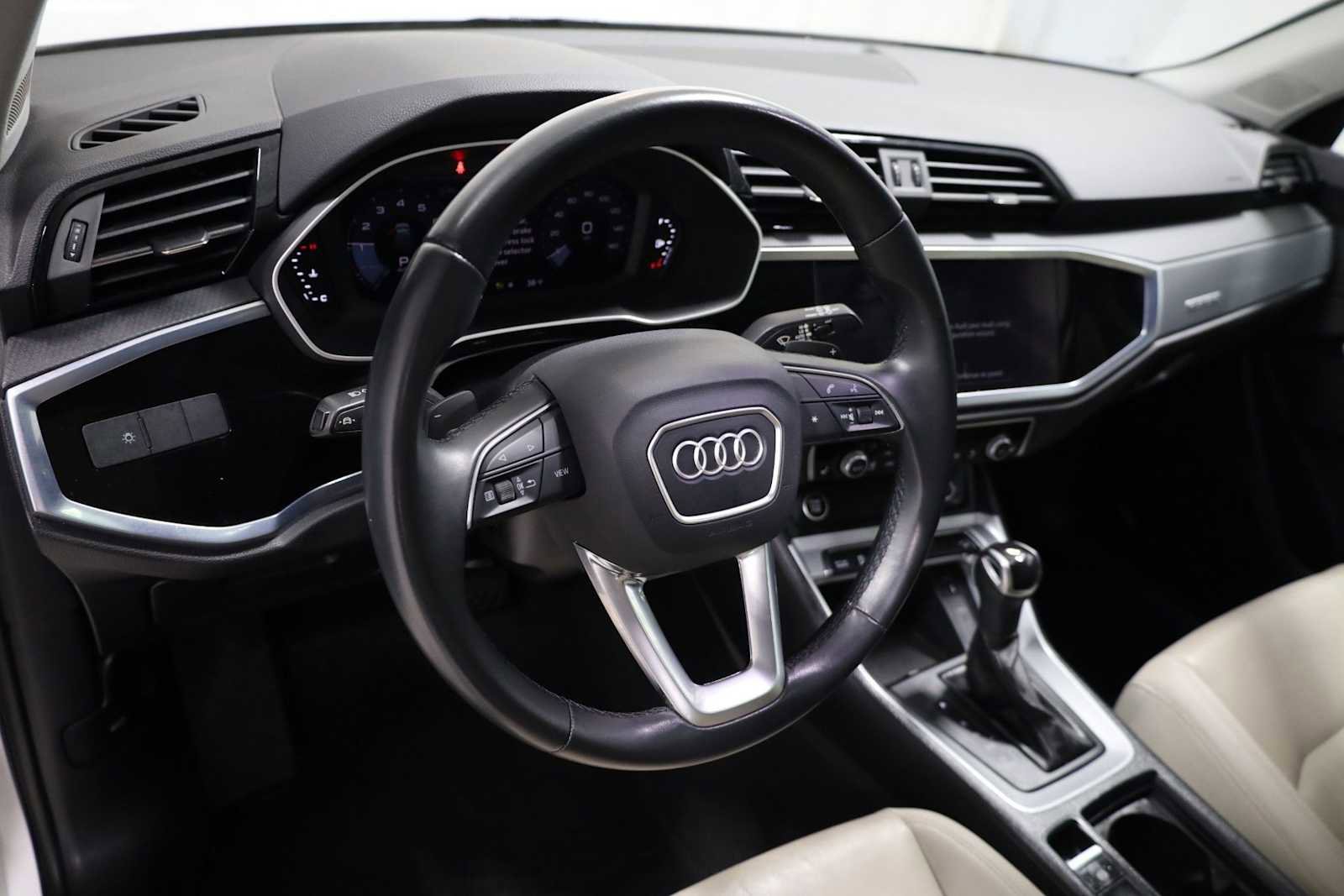 Used 2022 Audi Q3 2.0T Premium w/ Convenience Package image 4