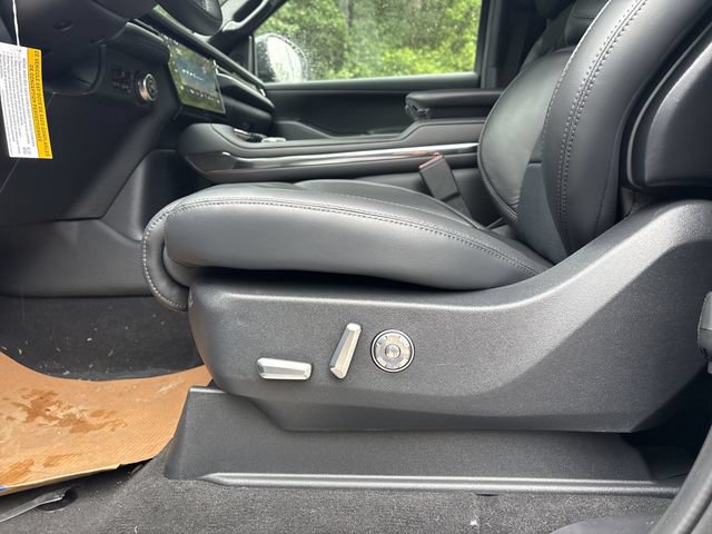 New 2027 Lincoln Navigator Reserve w/ Jet Appearance Package AWD/4WD image 12