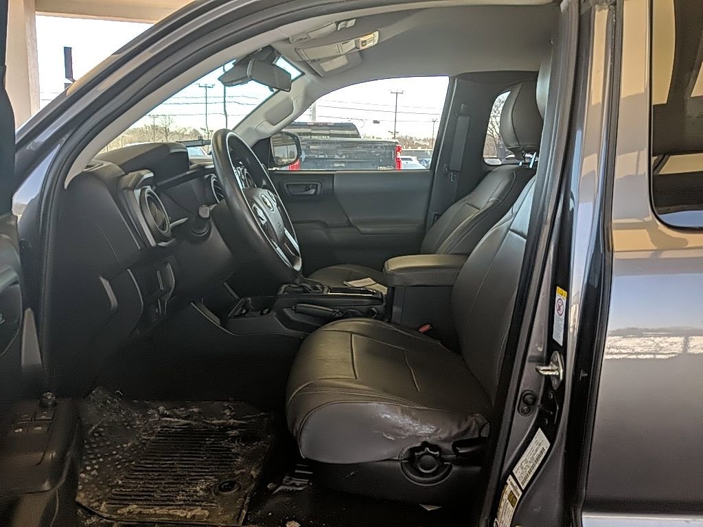 Used 2019 Toyota Tacoma SR w/ SX Package image 11