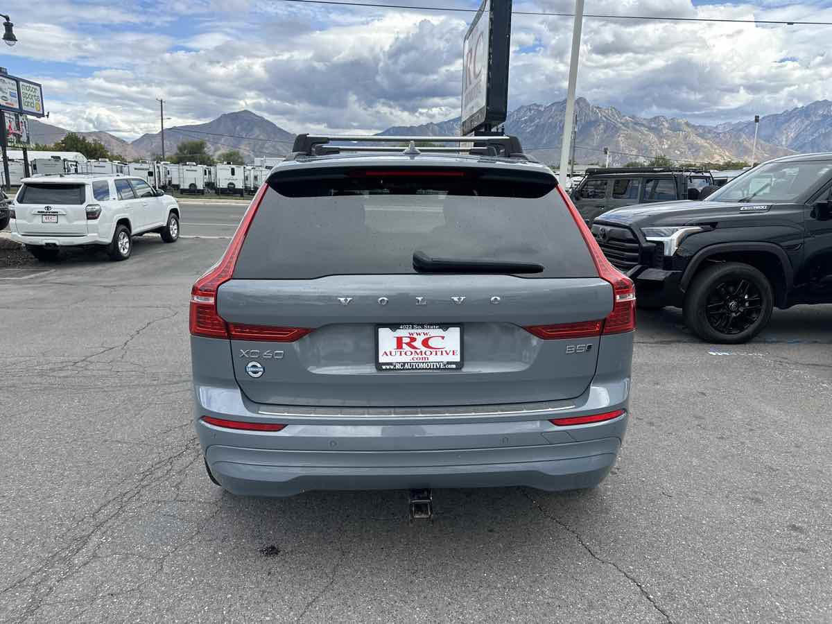 Used 2022 Volvo XC60 B5 Momentum w/ Climate Package image 4