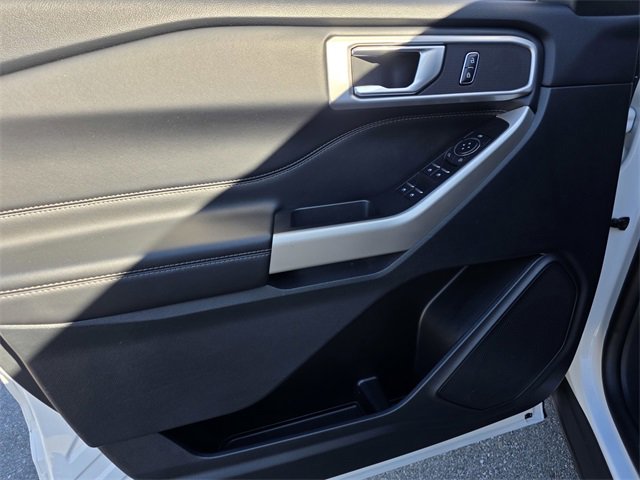 Used 2023 Ford Explorer XLT image 8