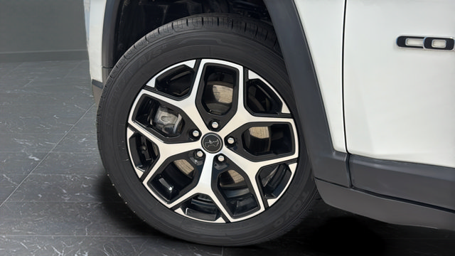 Certified 2025 Jeep Compass Limited AWD/4WD image 32