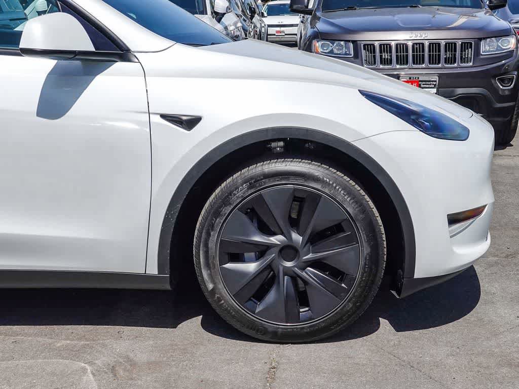 Used 2024 Tesla Model Y Long Range AWD/4WD image 9