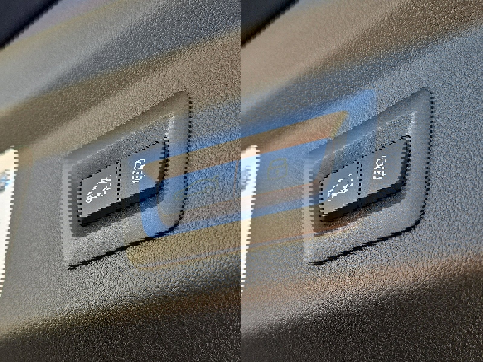 Used 2025 BMW X2 xDrive28i w/ Premium Package image 29