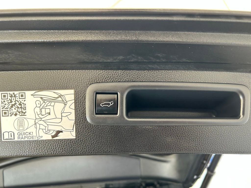 Used 2021 Toyota Highlander Limited image 12