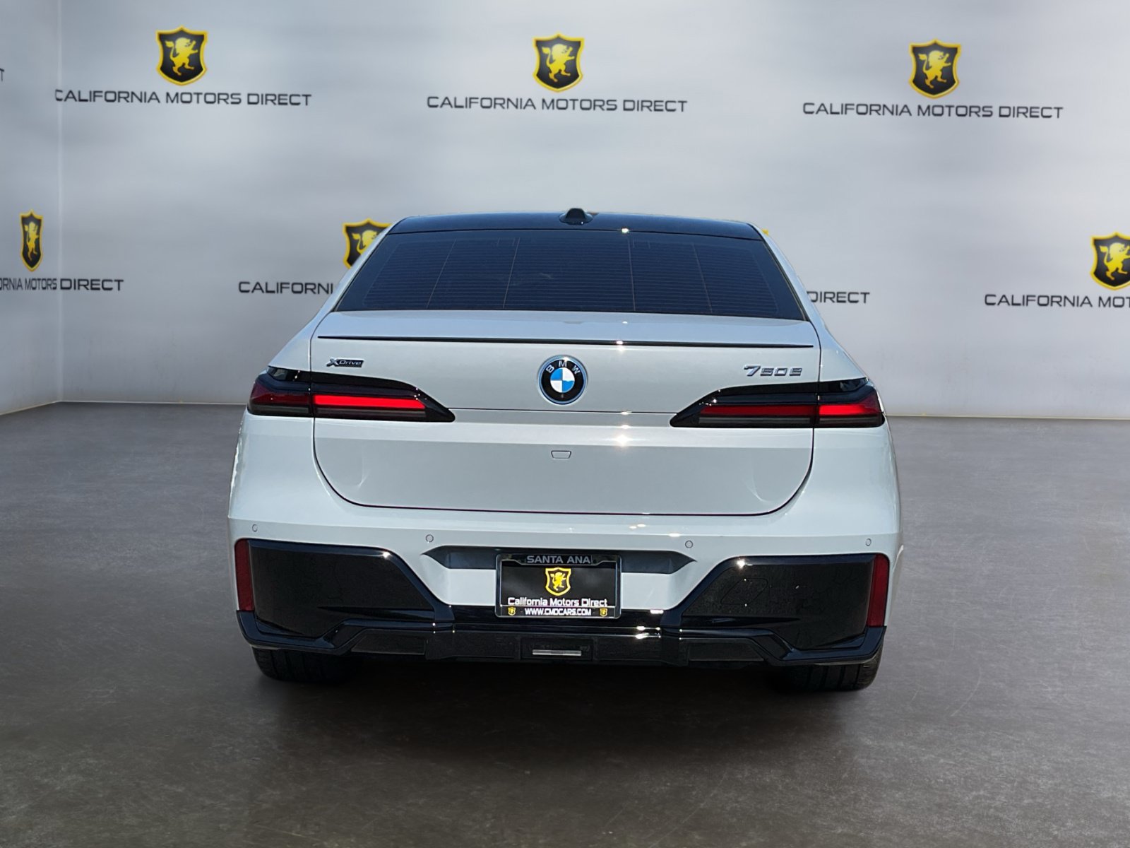 Used 2025 BMW 750e xDrive w/ Premium Package AWD/4WD image 6