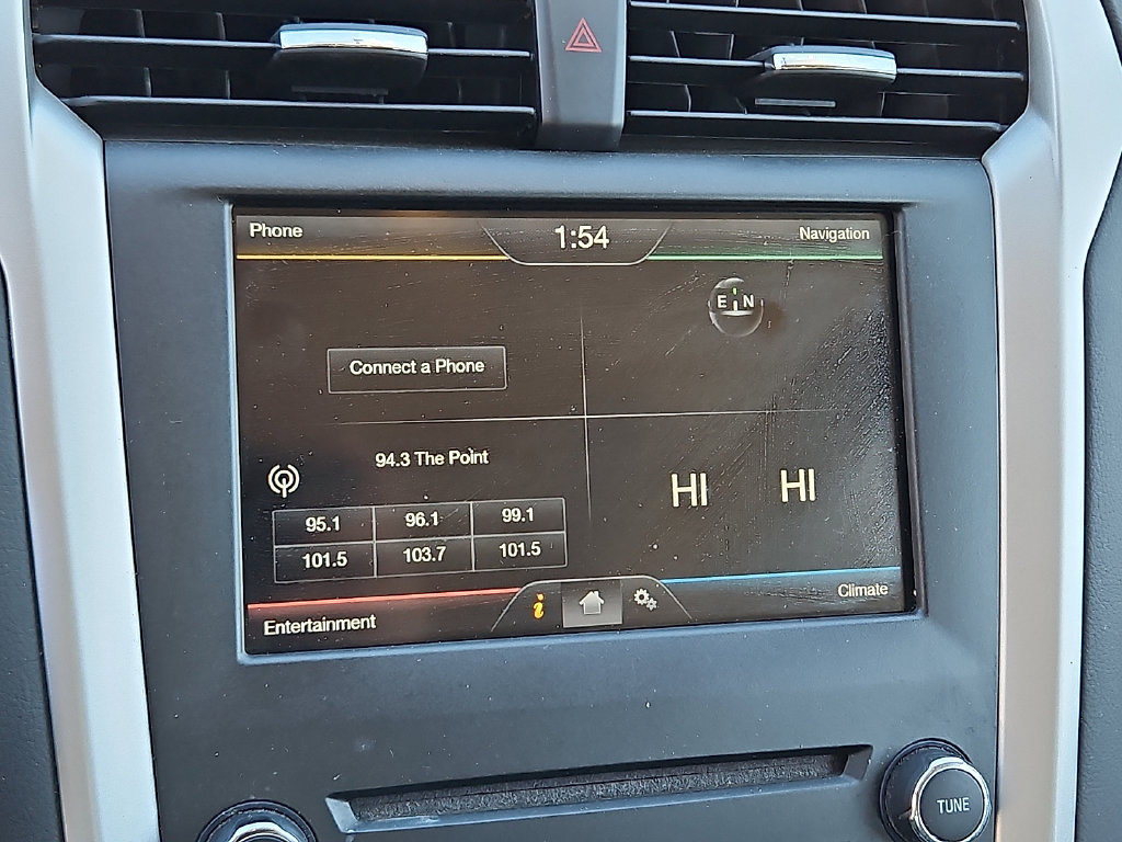Used 2015 Ford Fusion SE FWD image 18