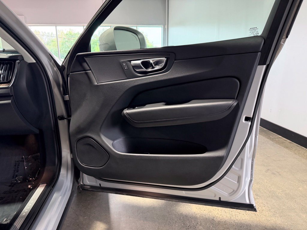 Used 2023 Volvo XC60 B5 Plus w/ Climate Package AWD/4WD image 24