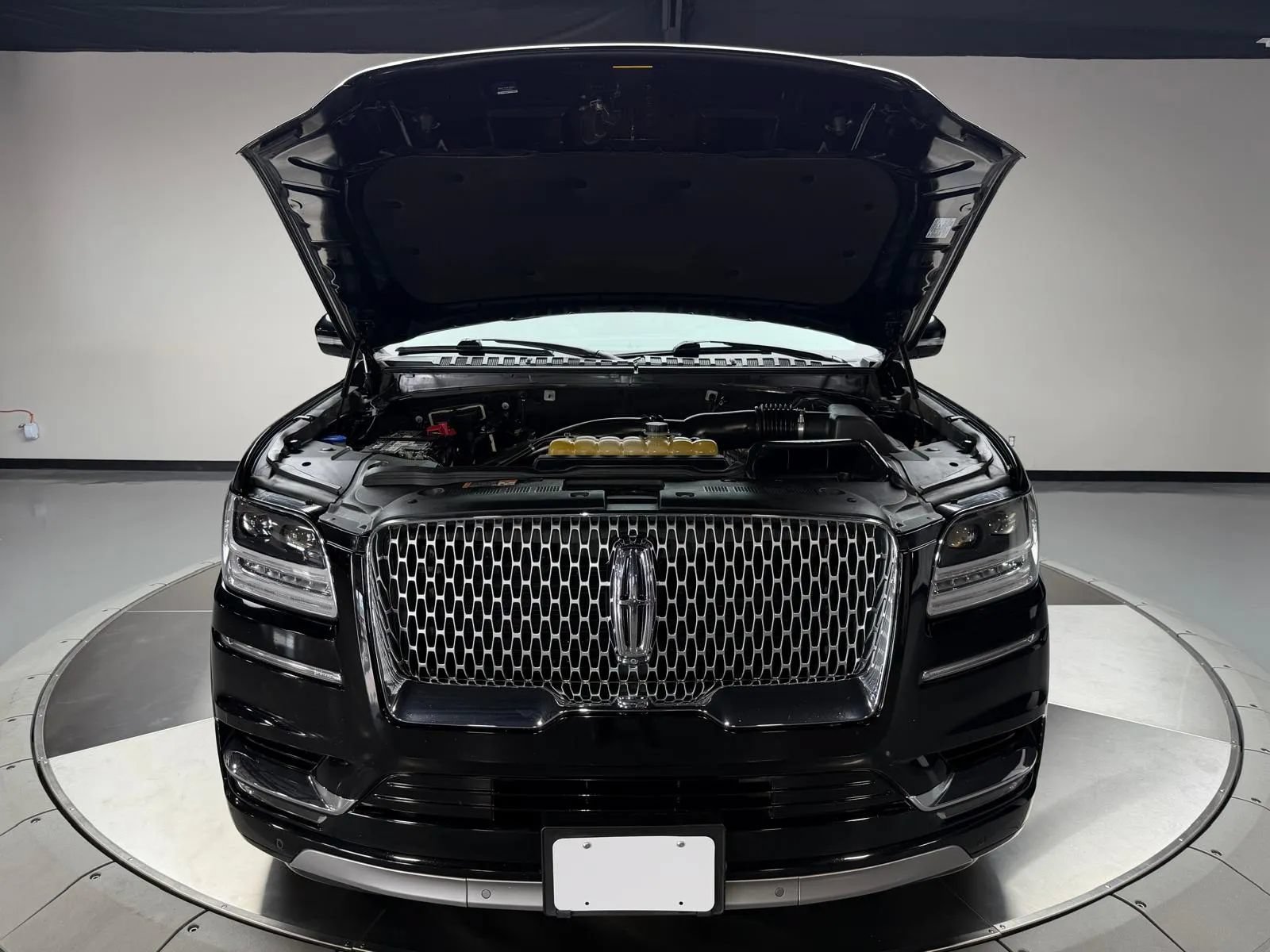 Used 2018 Lincoln Navigator Select AWD/4WD image 10