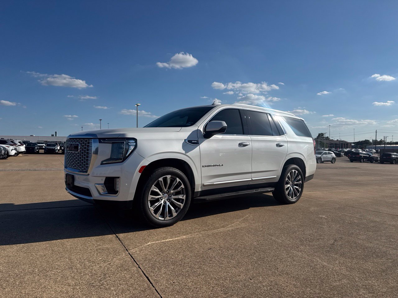 Used 2021 GMC Yukon Denali w/ LPO, Illumination Package AWD/4WD image 13