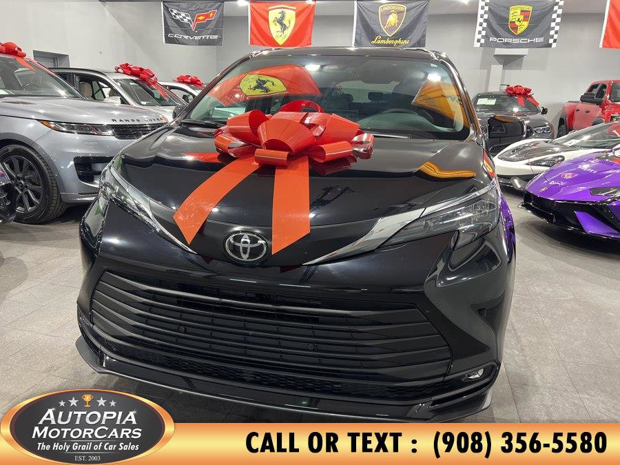 Used 2026 Toyota Sienna XLE image 1
