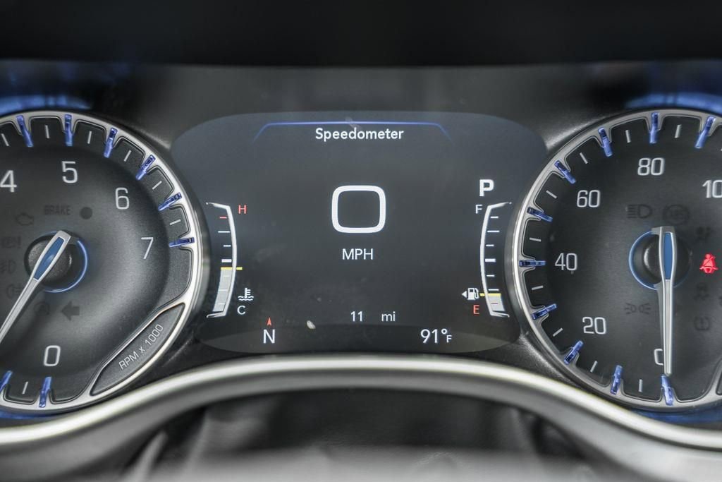 New 2025 Chrysler Pacifica Select FWD image 36