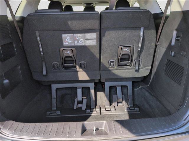Used 2025 Kia Carnival image 6